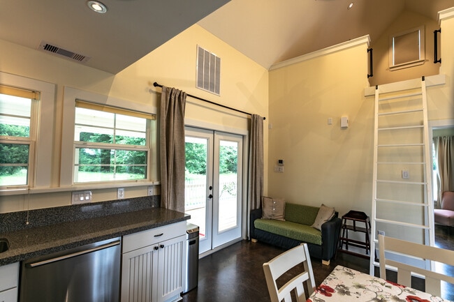 Building Photo - 404 N Meyersville Rd