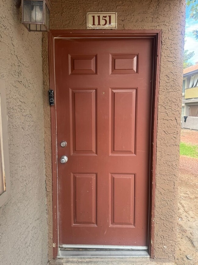 Building Photo - Remodeled Ground Floor 2 Bed Condo Ready for Move In