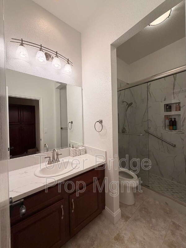 Building Photo - 12040 Gold Pointe Ln