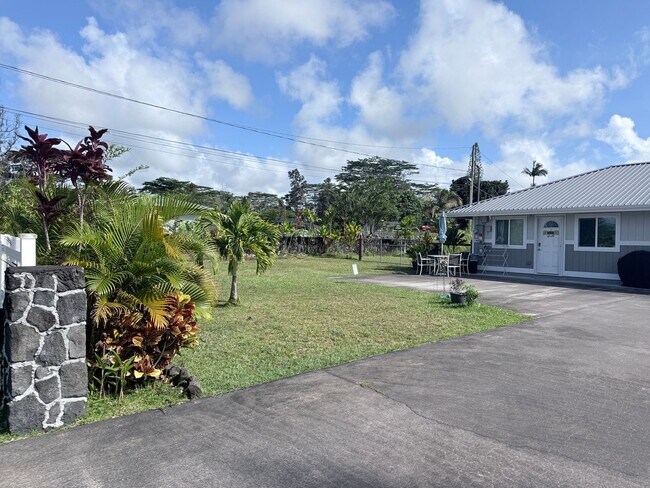 Building Photo - Fully Furnished Studio in Hawaiian Paradise Park- Pets OK!!