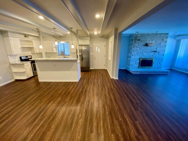 Building Photo - Remodeled Westgate Home with Attached Prof...