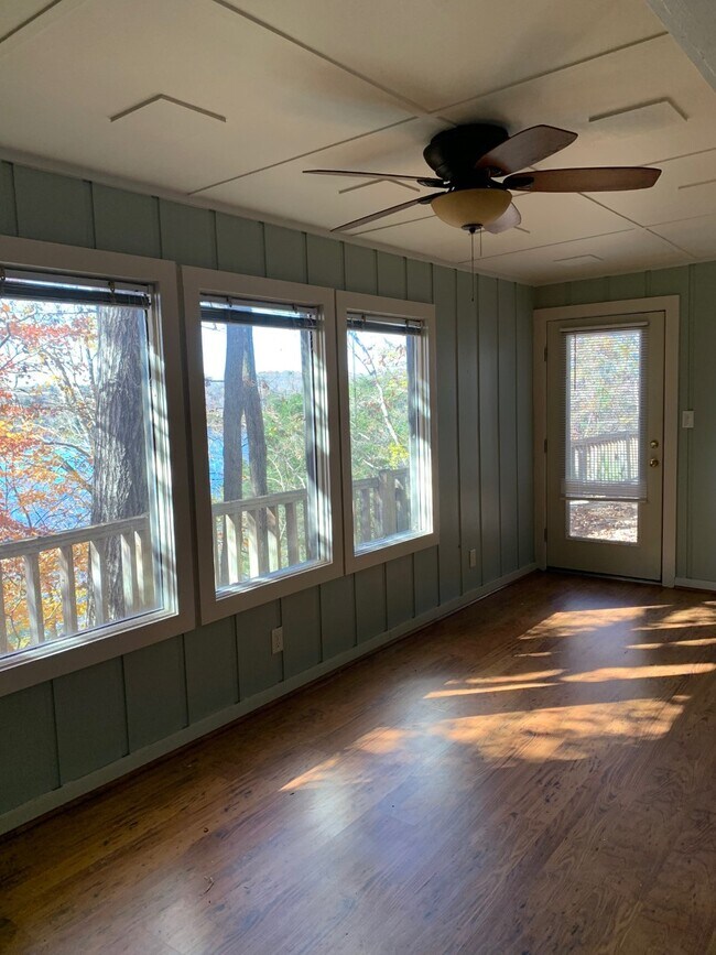 Building Photo - 2 Old North River Pt