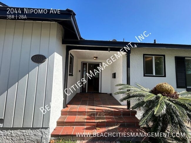 Building Photo - 2044 Nipomo Ave