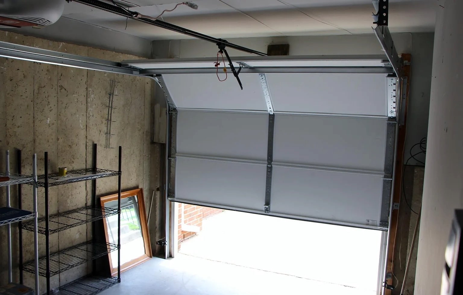 Building Photo - 445 Woodhill Dr