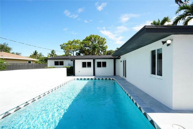 Building Photo - 2573 Conroy Dr