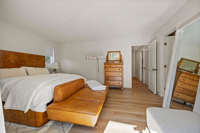 Building Photo - 810 California St