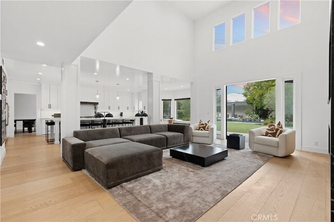 Building Photo - 5946 Woodlake Ave