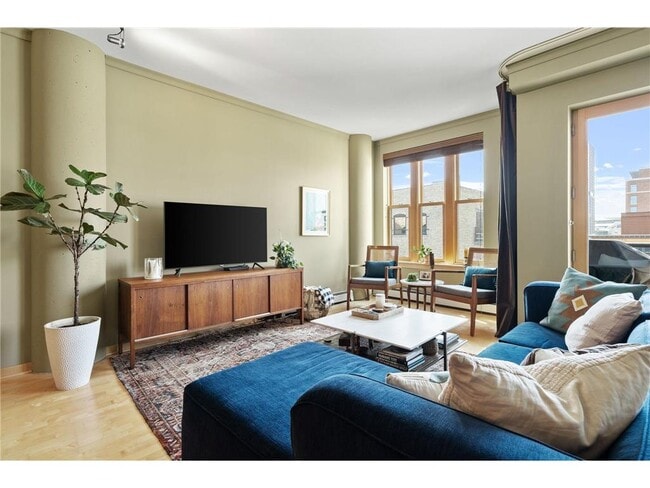 Building Photo - 401 N 2nd St