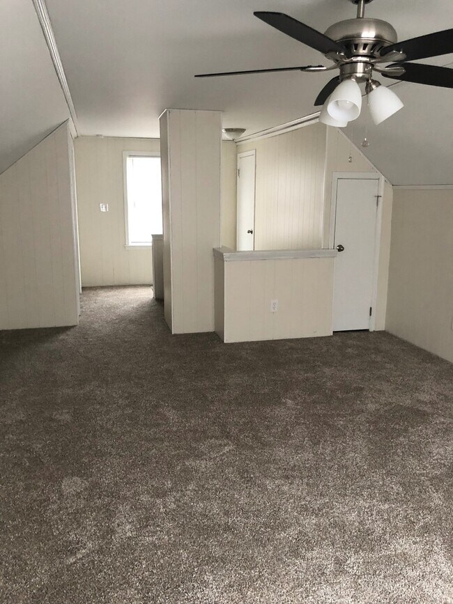 Building Photo - 3 bedroom - 2 bathroom - $1,595 - Dearborn