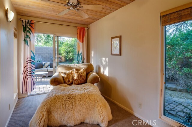 Building Photo - 576 E Desert Holly Cir