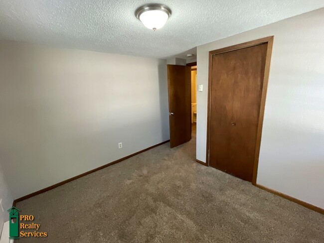 Building Photo - 2 Bedroom Home in Osseo