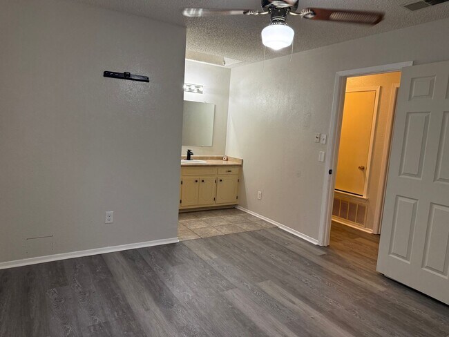 Building Photo - 3 Bedroom in Springhill ISD