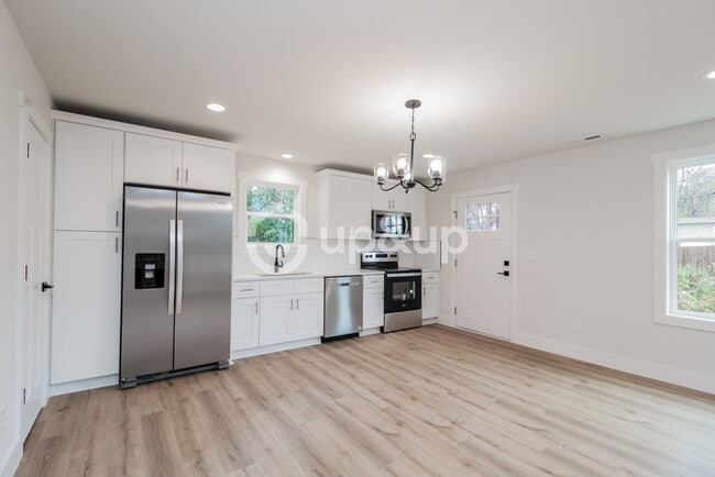Building Photo - Fantastic 2bd/2ba home! Let yourself in!