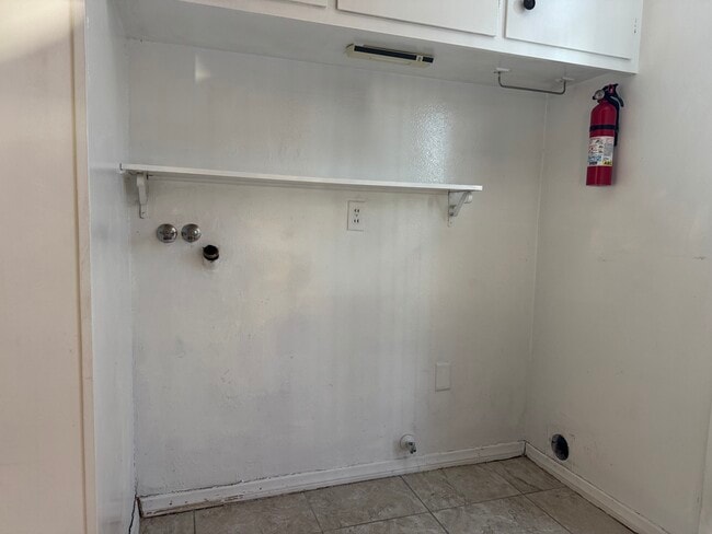 Building Photo - 15856 Lawnhill Dr