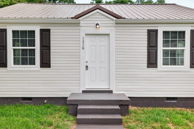 Building Photo - 1316 Sunnyview Dr