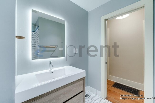 Building Photo - 3332 35th Ave S