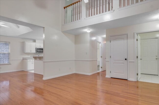 Building Photo - MOVE IN READY