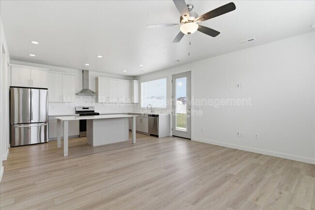 Building Photo - 3672 S 4525 W