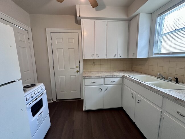 Building Photo - 2052 16th St SW