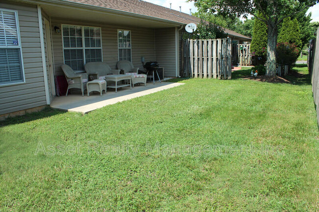 Building Photo - 10008 Greylock Way