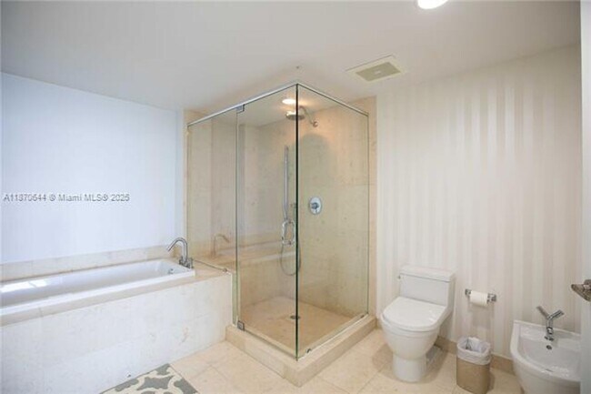 Building Photo - 475 Brickell Ave