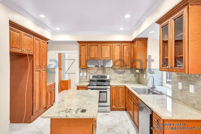 Building Photo - 19872 Sunset Vista Rd