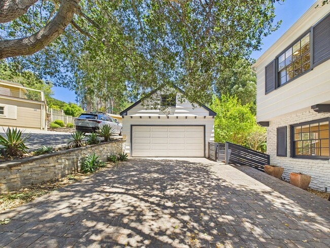 Building Photo - Beautiful serene and private Belmont home