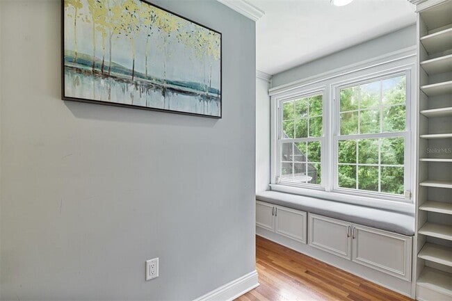 Building Photo - 2506 SW 9th Dr