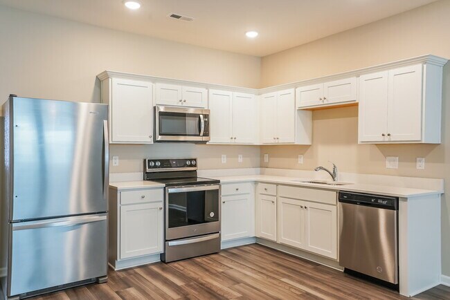 Building Photo - 547 Landing View Dr