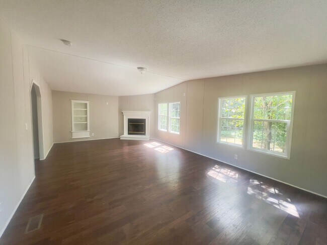 Building Photo - Four bedroom, 2 bath Modular home in Siler...