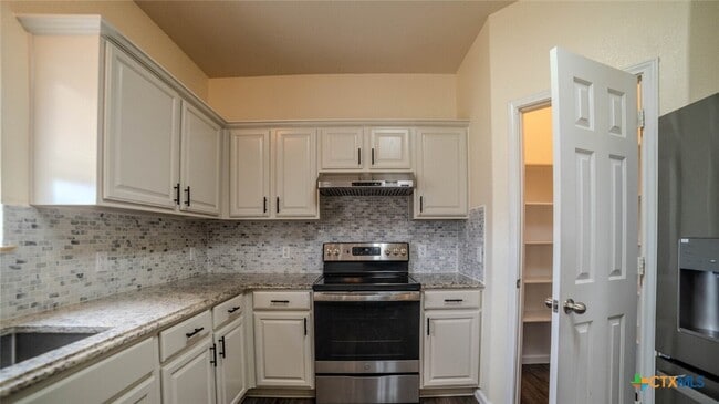 Building Photo - 6107 Bridgewood Dr