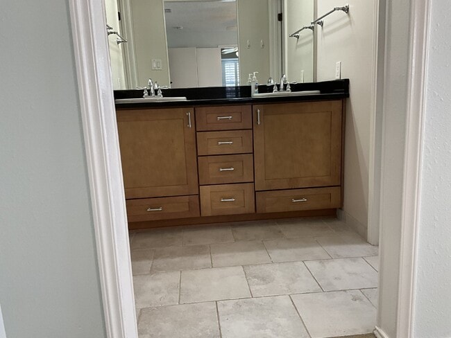 Building Photo - 129 Splitrock Ln