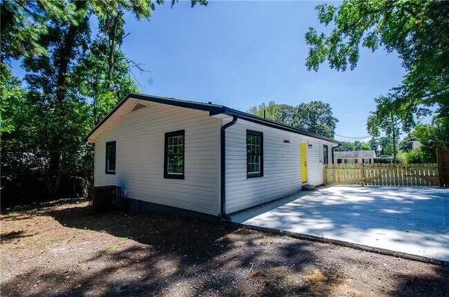 Building Photo - 4244 Lindsey Dr