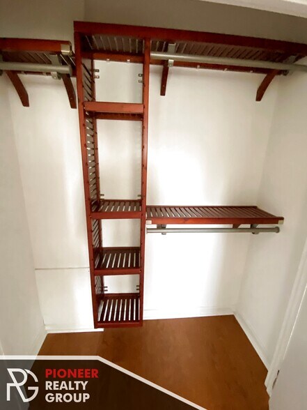 Building Photo - 429 W Wellington Ave