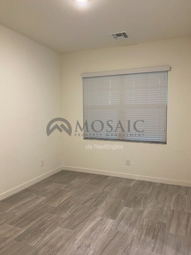 Building Photo - 4058 E Erie St