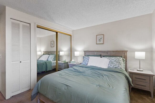 Building Photo - 909 Coolidge St