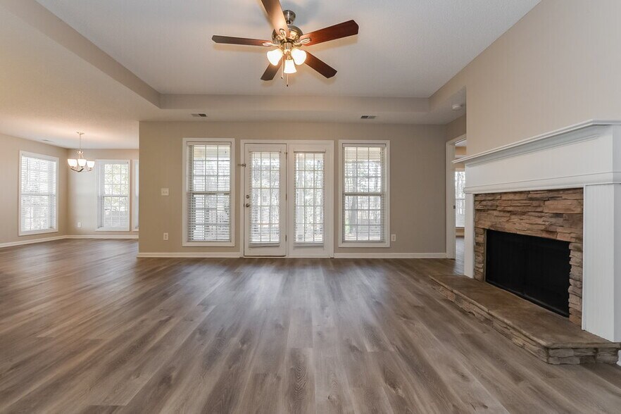 Building Photo - 173 Revolutionary Dr