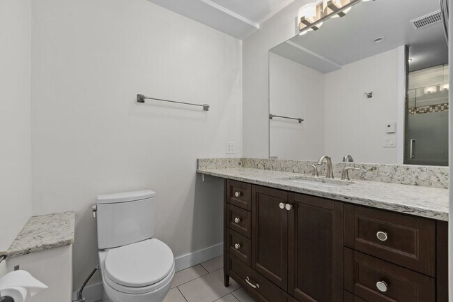 Building Photo - 3616 33rd Ave W