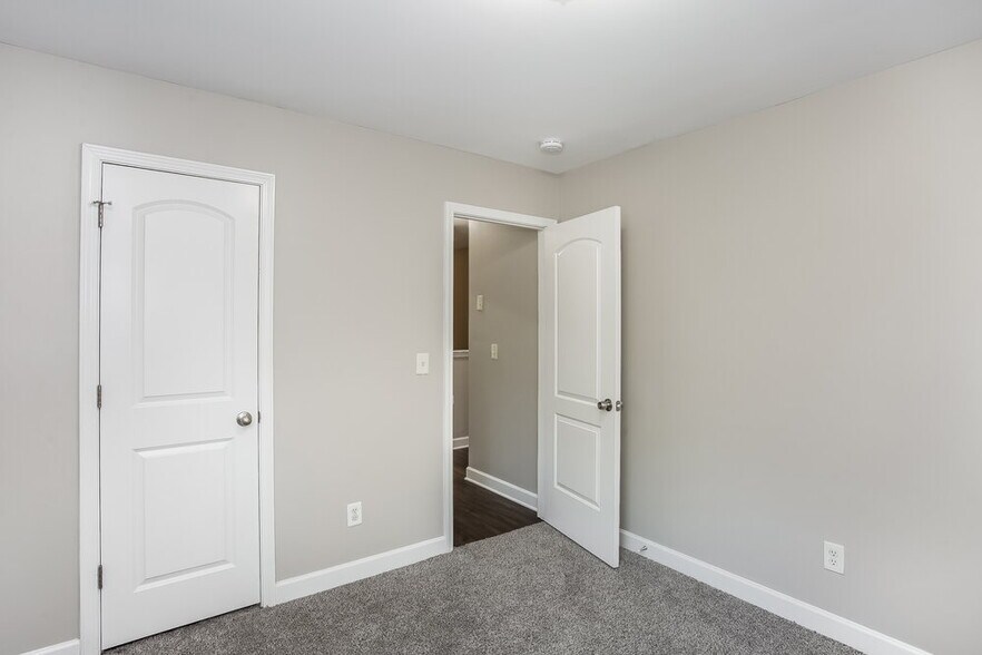 Building Photo - 1021 Ramsgate Dr SW