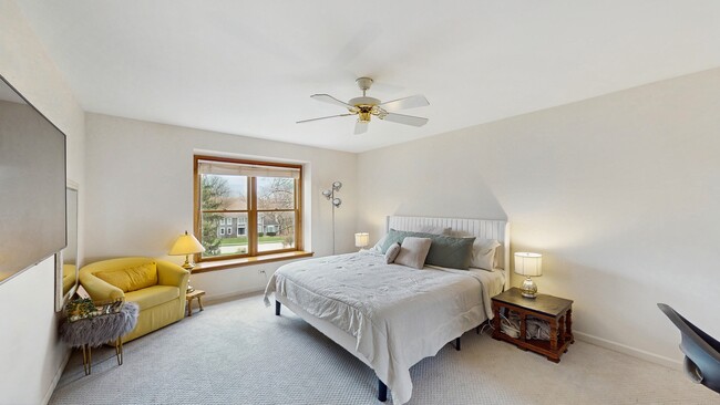Building Photo - 7111 Saddle Oaks Dr