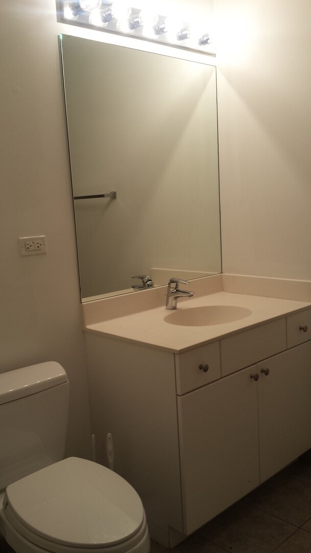 Building Photo - 235 W Van Buren St