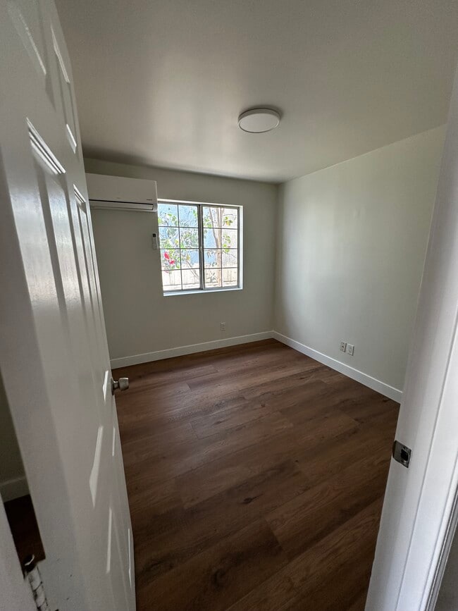 Second bedroom - 349 W Lomita Ave