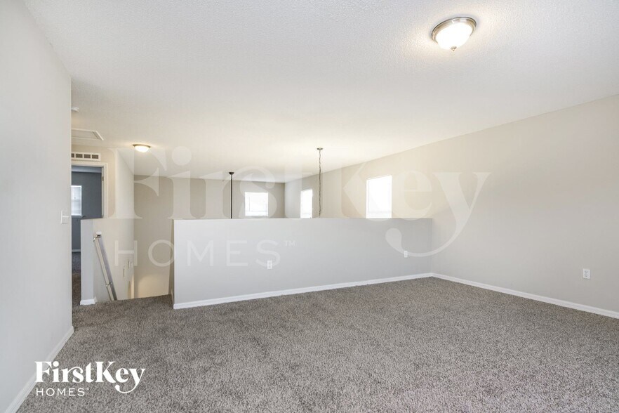 Building Photo - 3808 McKinley Dr