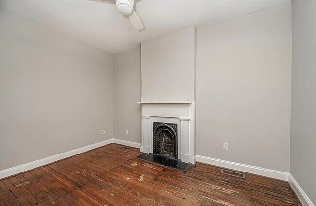 Building Photo - 513 S Laurel St
