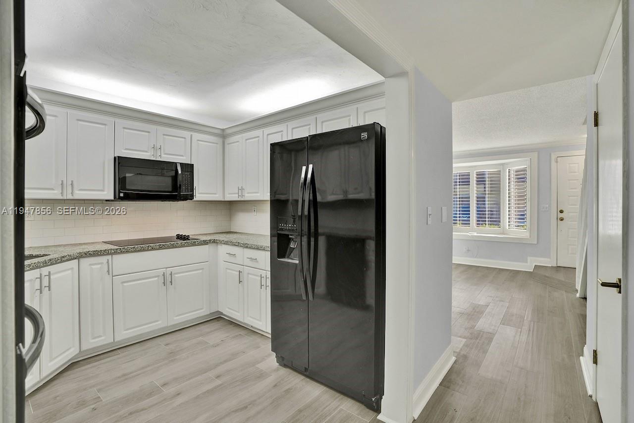 Building Photo - 10102 SW 77th Ct