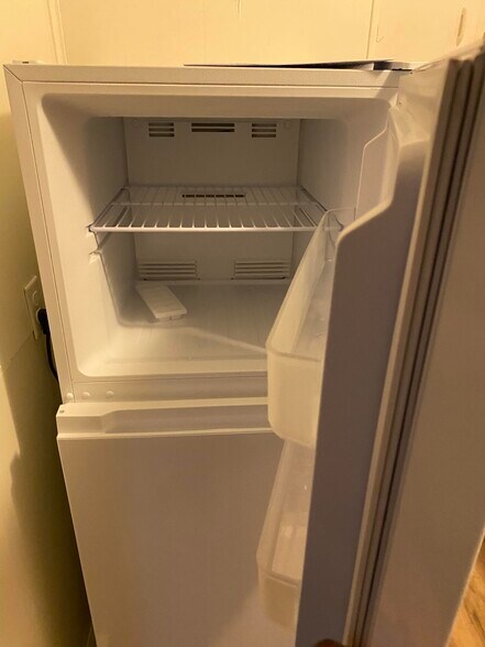 Freezer - 107 Smith Ave
