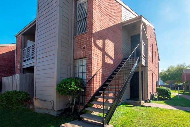 Primary Photo - 12500 Sandpiper Dr