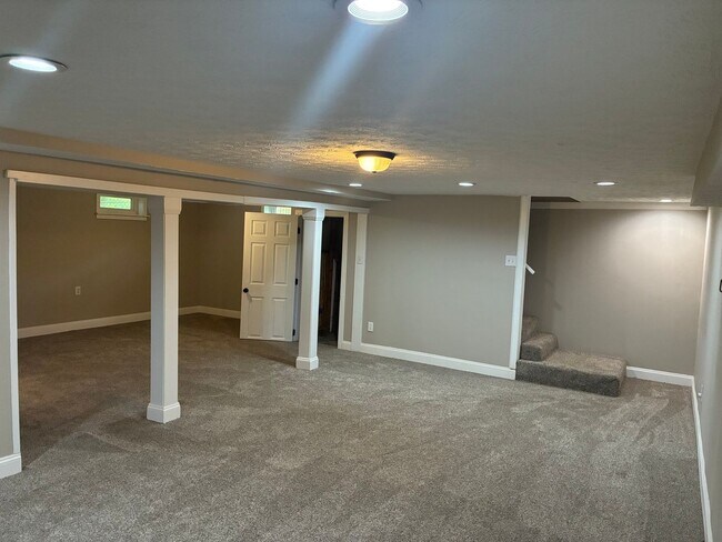 Building Photo - 964 Timberwood Dr