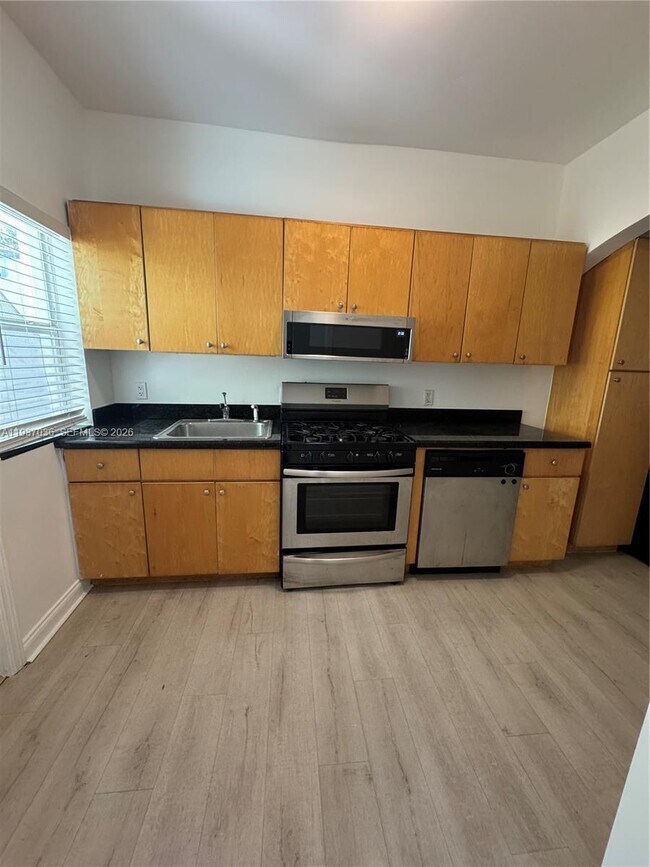 Building Photo - 1027 Euclid Ave