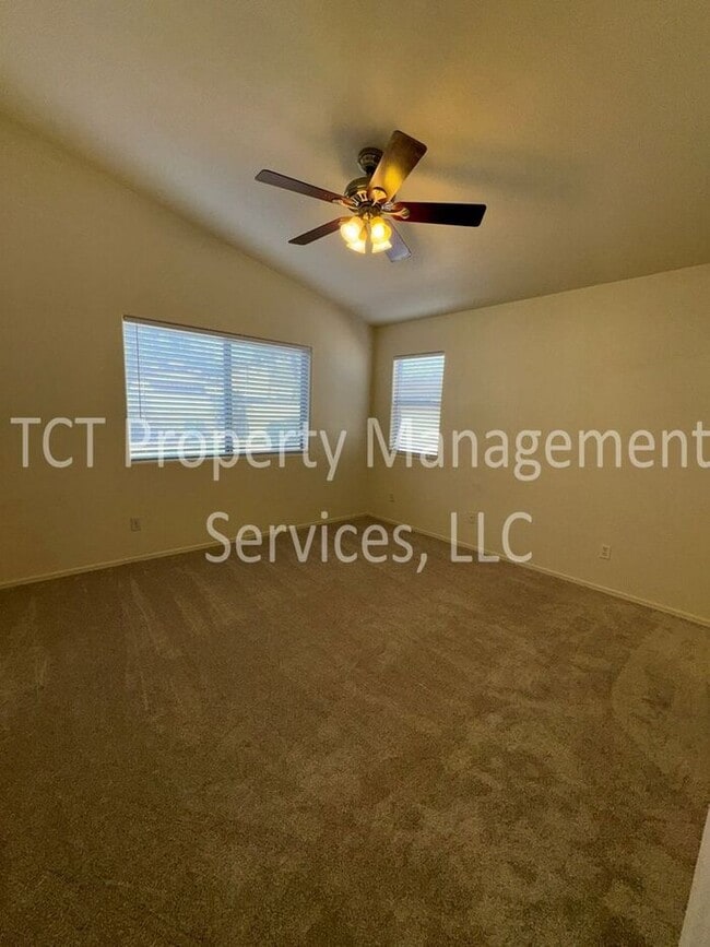 Building Photo - $500 off 1st full month's rent! Cute 3 Bedroom In Power Ranch!